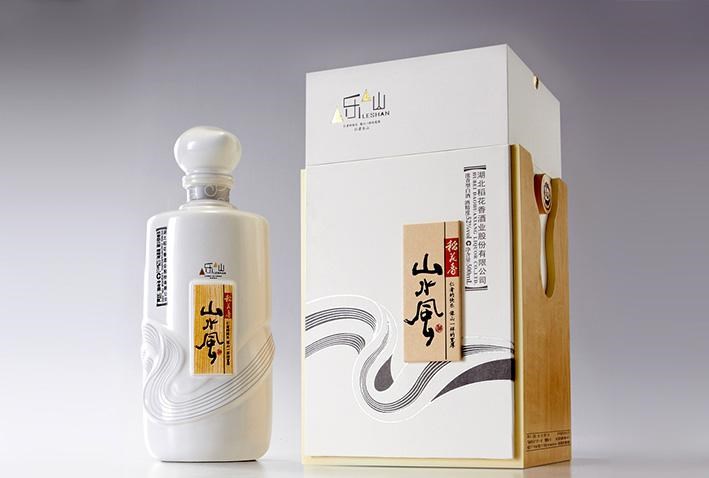 山水風(fēng)酒盒設(shè)計(jì)