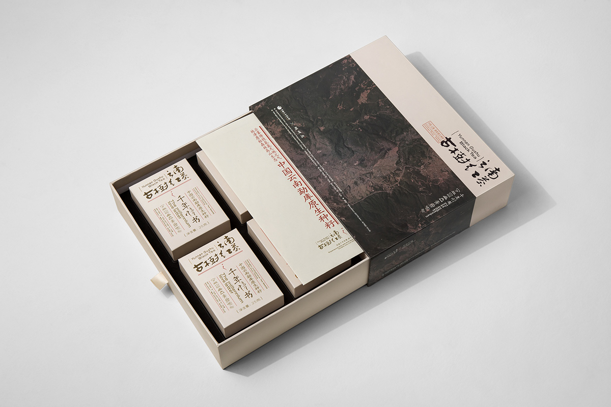 云南古樹紅茶禮盒包裝，跨越空間和時間的古樸設計