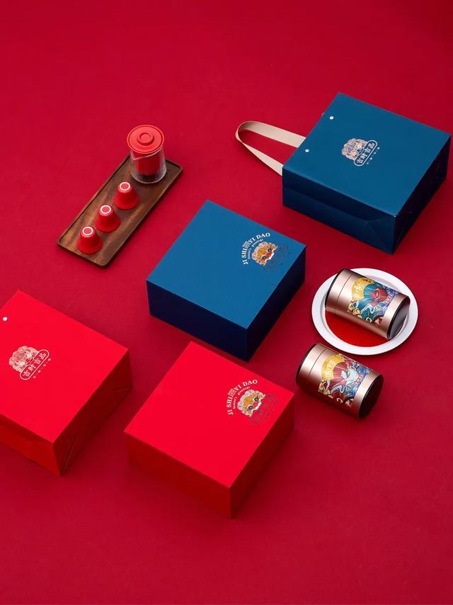 傳統(tǒng)茶葉包裝需要引入新設(shè)計元素，精致大氣更能體現(xiàn)價值