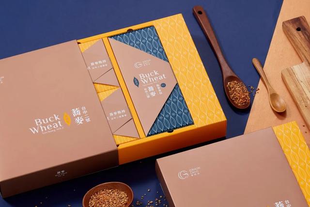 貨架上最引人注目的都是創(chuàng)意包裝設計，創(chuàng)意插畫風茶葉包裝很好賣