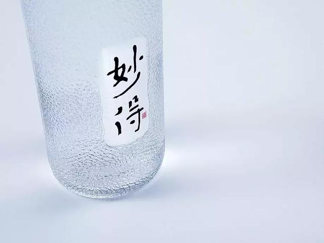 高檔白酒包裝設(shè)計(jì)，請(qǐng)客吃飯倍兒有面子，土氣的一邊去