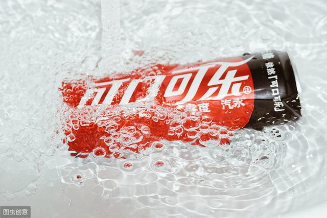 神奇的CocaCola竟然出酒啦！你不好奇包裝長(zhǎng)啥樣？